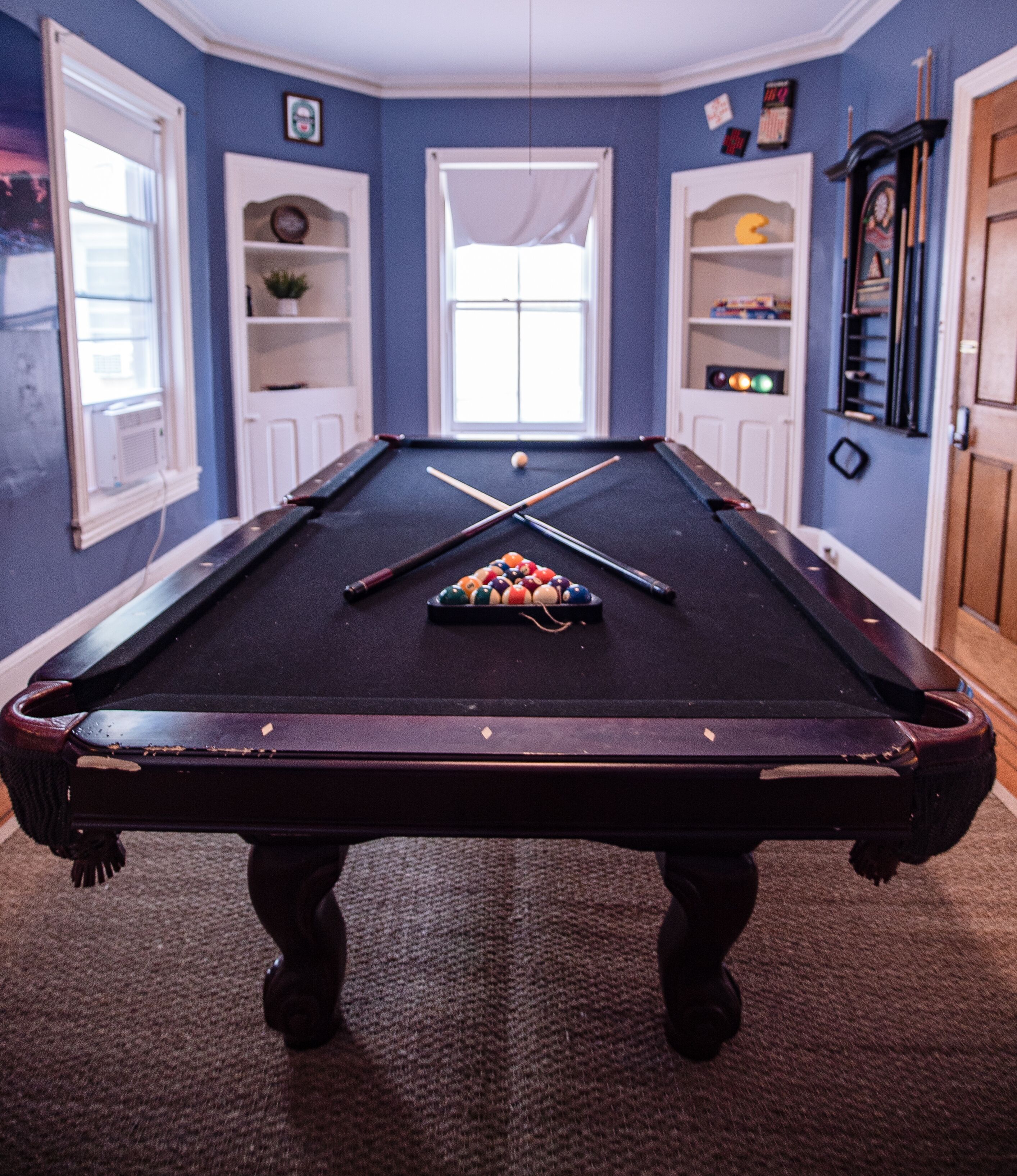 Pool table, 2 Parking Spots, 20+ Board Games, 65 inch TV