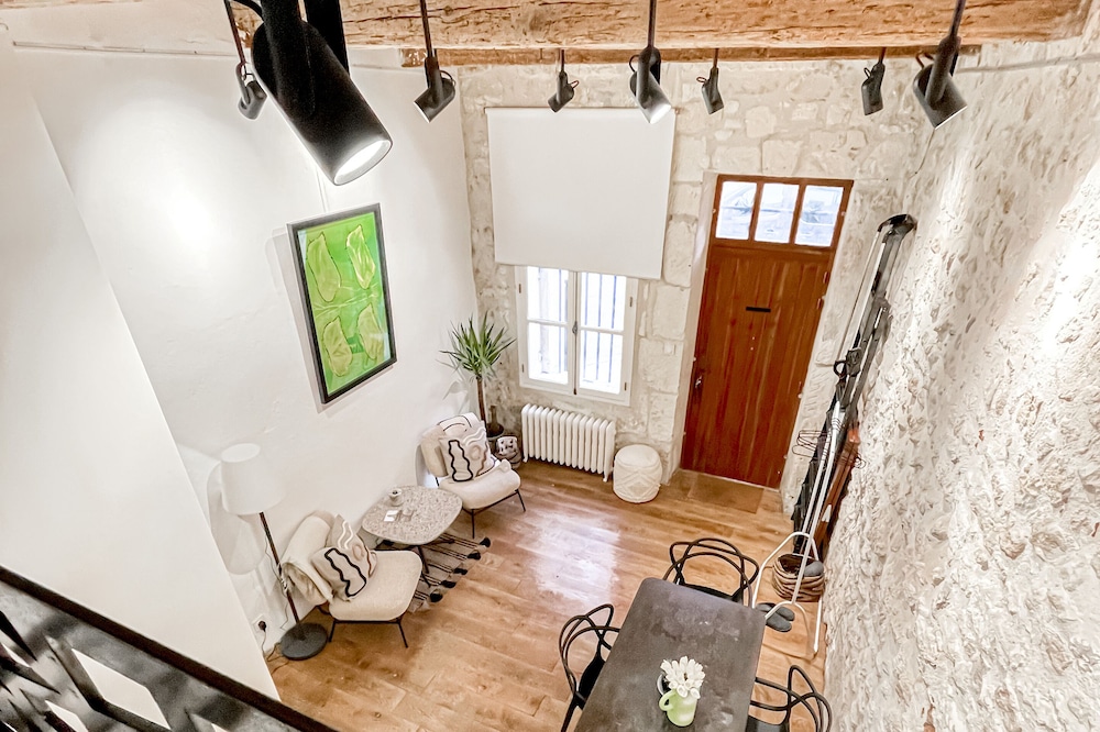 Luxury Apartment in the centre with Commercial/Gallery adaptation if required.