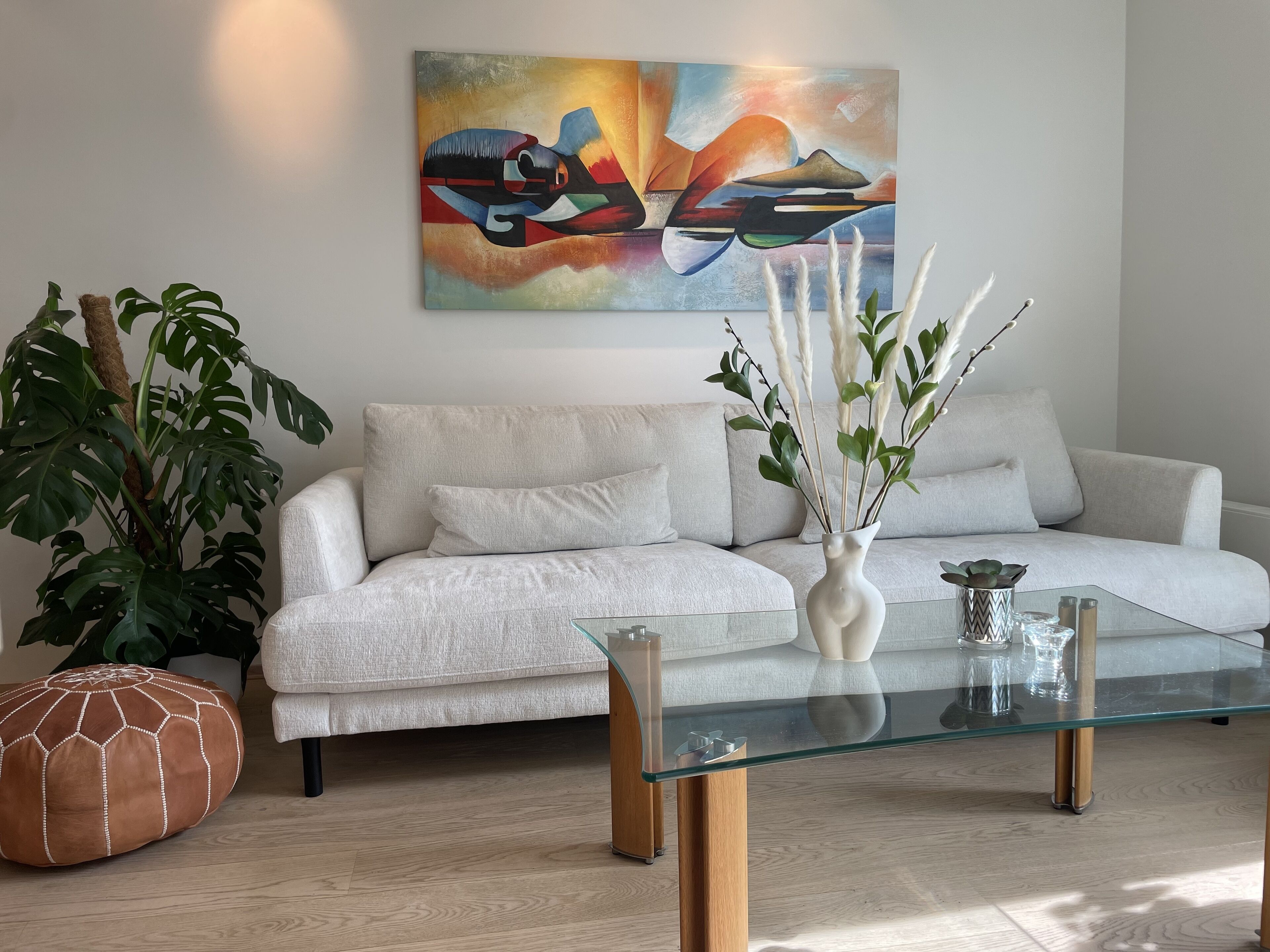 Älytelevisio, takka, kirjoja