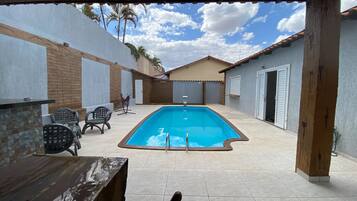 Piscina externa, piscina aquecida