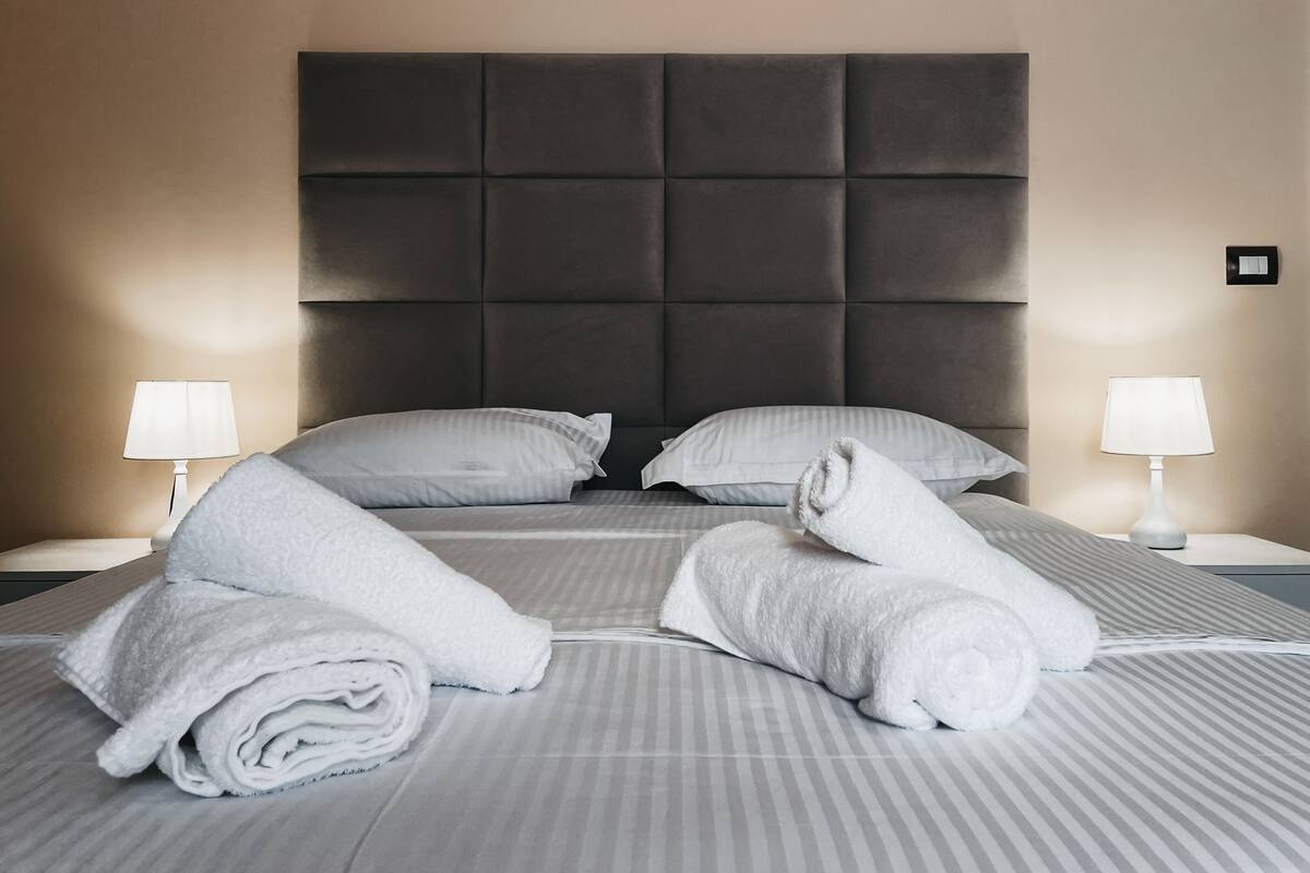 Literie de qualité supérieure, matelas mémoire de forme, minibar, bureau