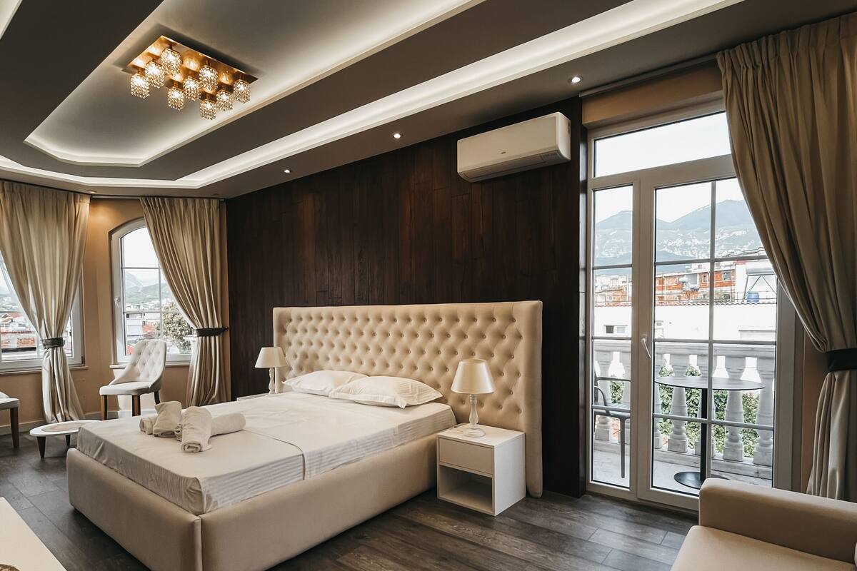 Literie de qualité supérieure, matelas mémoire de forme, minibar, bureau
