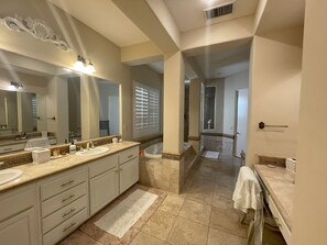 Dusche, Handtücher, Seife, Toilettenpapier
