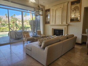 Smart-TV, Kamin, Drucker