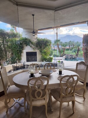 Outdoor dining - Stunning Mountain & Sunset Views (La Quinta)