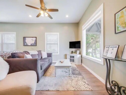 Remodeled Historic Home. Walk to DT. Office space.