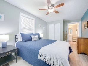 2 habitaciones, escritorio, tabla de planchar con plancha y wifi gratis 