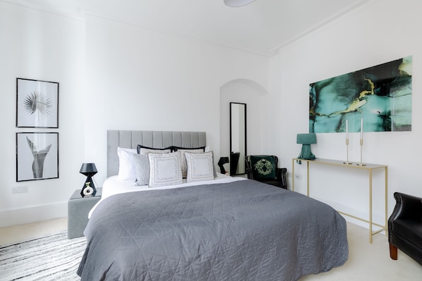 5 bedrooms, desk, iron/ironing board, free WiFi