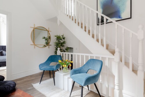 Refurbished! OXFORD STREET PHENOMENAL XXL DESIGN HOUSE IDEAL FOR GROUPS