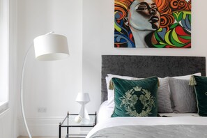 5 soverom, skrivebord, strykejern/-brett og wi-fi (inkludert)