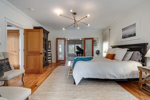 4 bedrooms, iron/ironing board, free WiFi, bed sheets