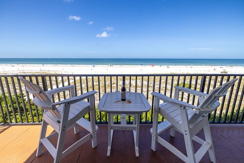 Luxury Beachfront, Clearwater Beach, Stunning Views, Private Wrap-Around Balcony