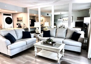 TV connectée, lecteur de DVD, livres