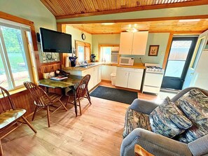 ثلاجة، ميكروويف، فرن، موقد طهي مسطح