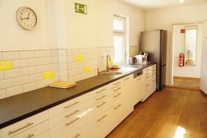 Fridge, microwave, oven, stovetop - Romantikferienhaus am Jagdschloss Nähe Berlin (Marienwerder)