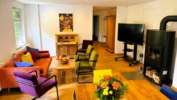 TV, fireplace, DVD player, table tennis