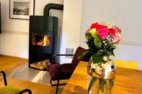 Romantic Cottage by the Manor - Sauna, Fireplace & Lakeland