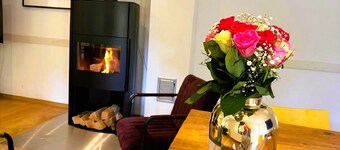 Romantic Cottage by the Manor - Sauna, Fireplace & Lakeland
