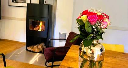 Romantic Cottage by the Manor - Sauna, Fireplace & Lakeland