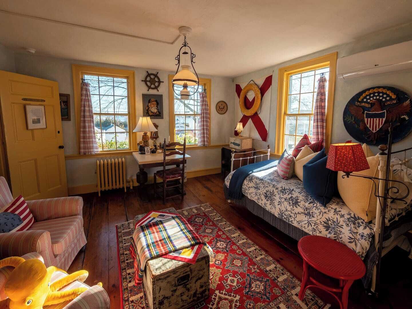 3 chambres, bureau, fer et planche à repasser, lit parapluie