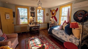 3 chambres, bureau, fer et planche Ă repasser, lit parapluie