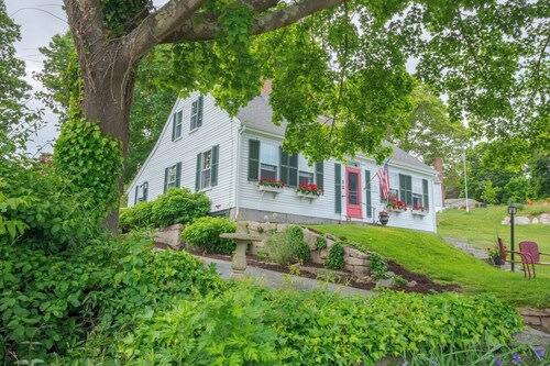 Historic 1810 Captain Burrows Home~ A Nautical New England Inspiration! 