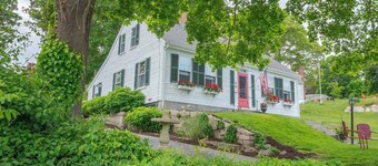Historic 1810 Captain Burrows Home~ A Nautical New England Inspiration! 