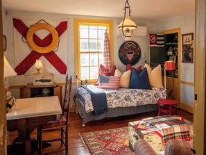 3 bedrooms, desk, iron/ironing board, travel cot - Historic 1810 Captain Burrows Home~ A Nautical New England Inspiration!  (Mystic)