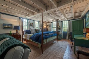 6 chambres, bureau, fer et planche à repasser, lit parapluie