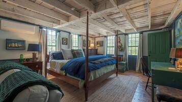 4 bedrooms, iron/ironing board, travel crib, free WiFi