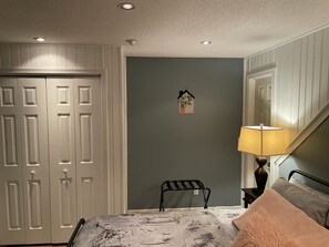 1 slaapkamer, een bureau, een strijkplank/strijkijzer, gratis wifi