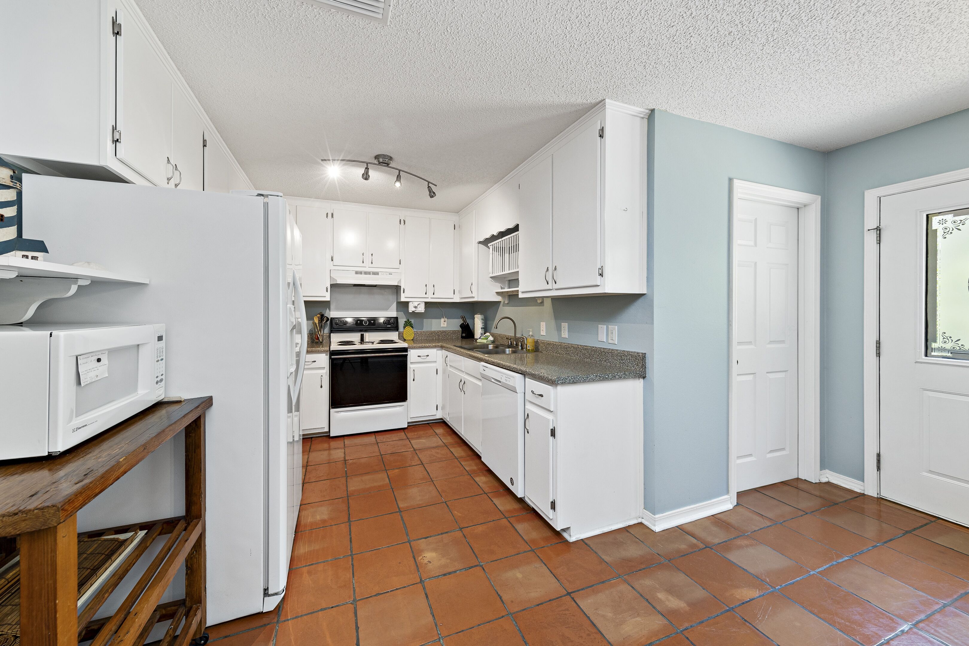 Cozy Bayside 4-br house -free parking - Wi-Fi