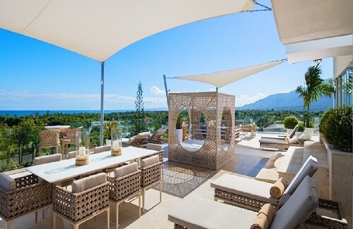 Luxurious 4 Bedroom Pent House with Pool