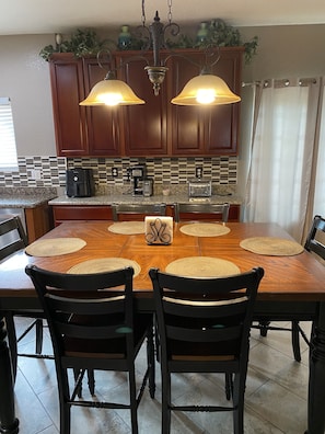 Dining - Spacious House w/ a Washer + Private Bathroom (Casa Grande)