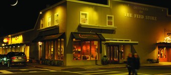Rare Find Overlooking The Sonoma Plaza