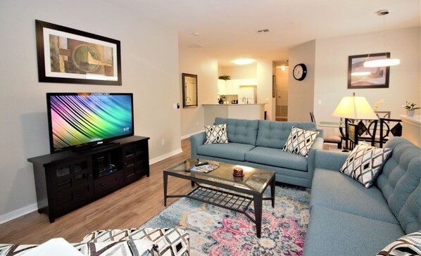 TV - Fantastic Second Floor Oakwater Townhome, Closest to Disney (Kissimmee)