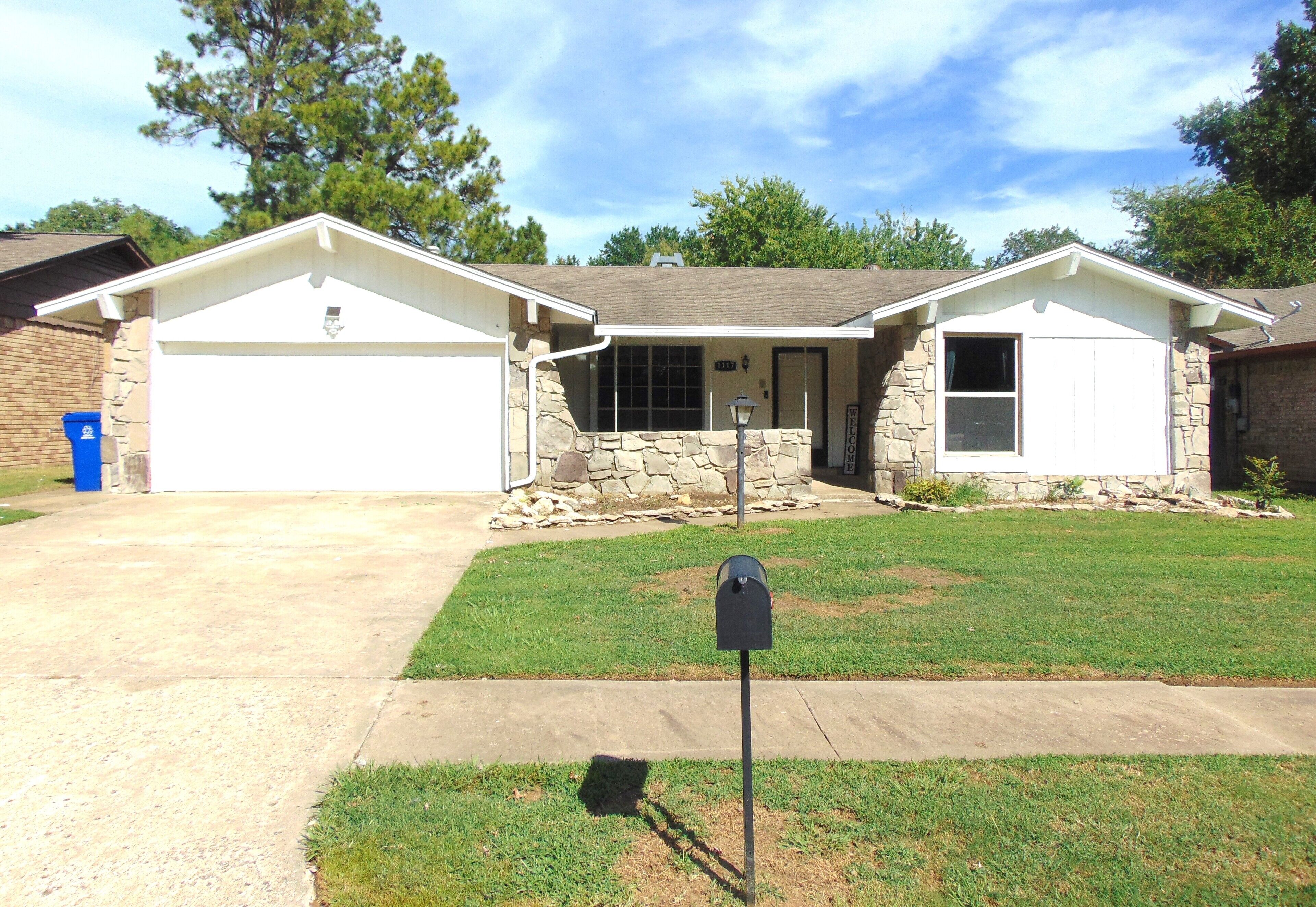 Updated home with fun amenities, close to shopping, restaraunts, parks, & more!