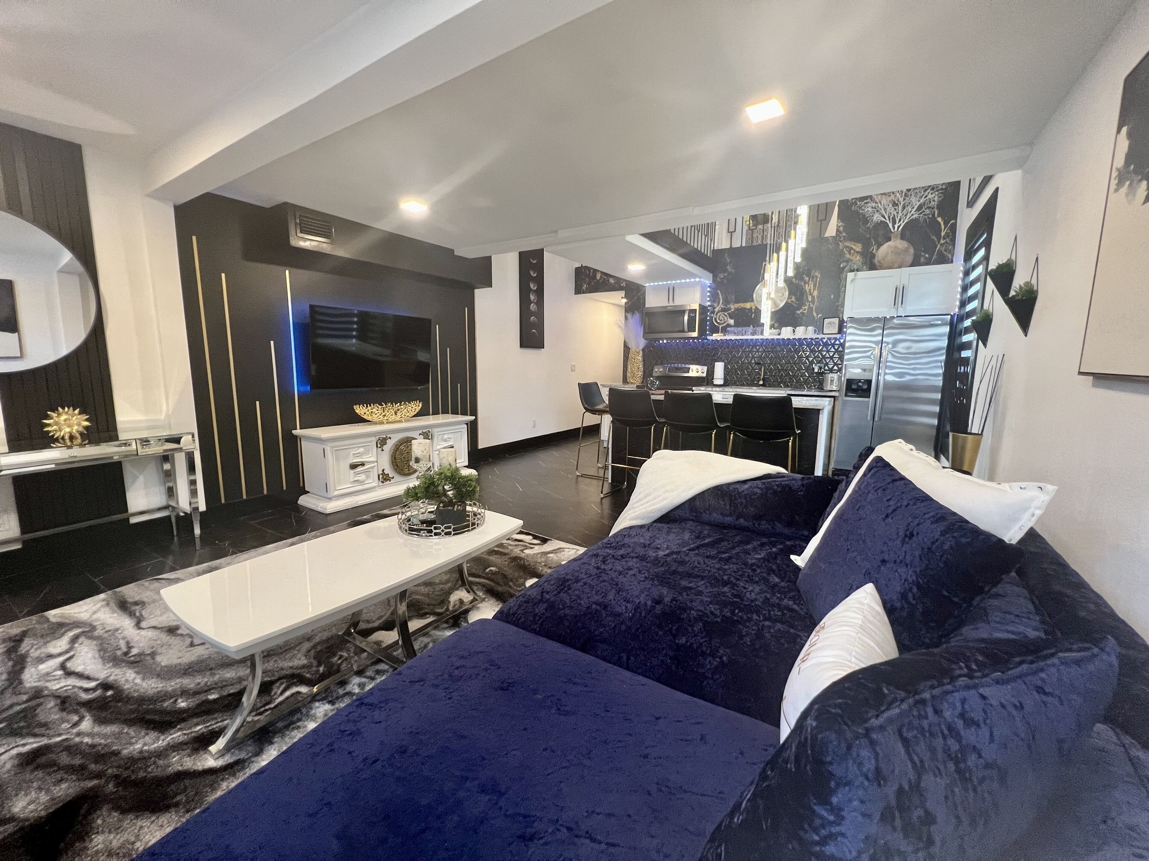 Luxury 2 story loft house 15min to CLW beach