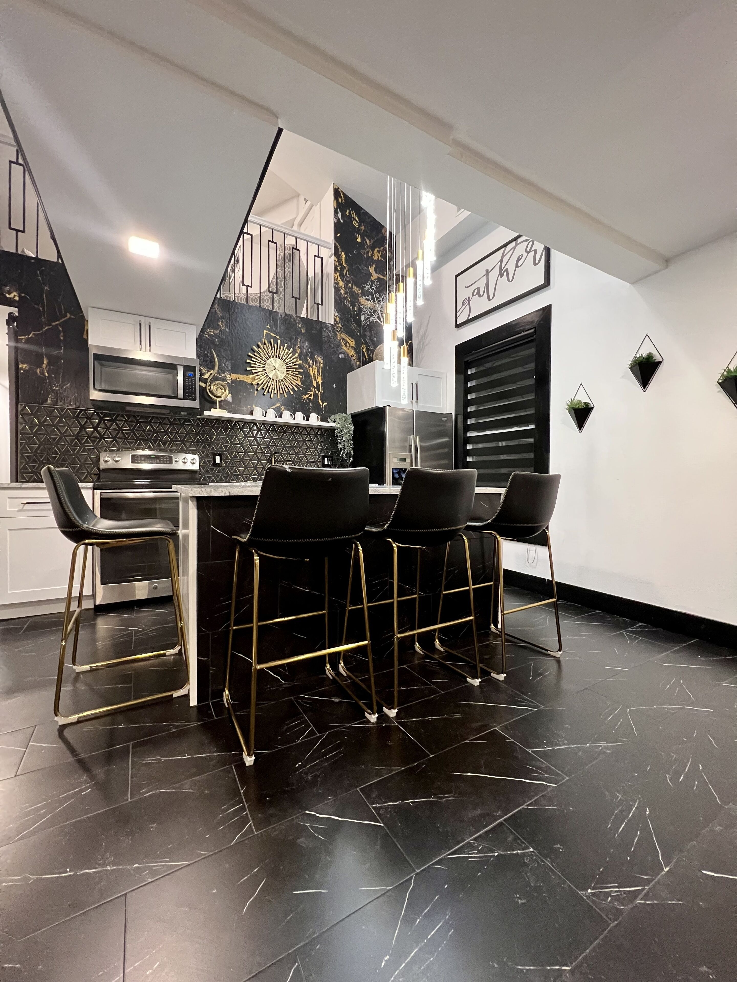 Luxury 2 story loft house 15min to CLW beach