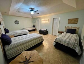 4 Schlafzimmer, Reisekinderbett, kostenloses WLAN, Bettwäsche