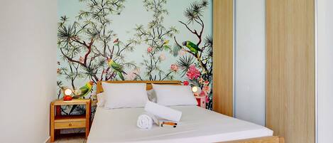 Iron/ironing board, free WiFi, bed sheets