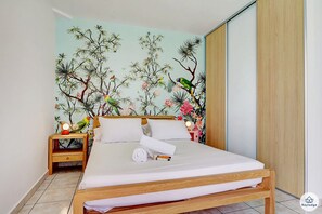 Fer et planche à repasser, Wi-Fi gratuit, draps fournis