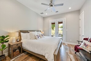 5 Schlafzimmer, Schreibtisch, Bügeleisen/Bügelbrett, kostenloses WLAN