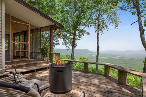 Sunrise Mountain Retreat-Summer Vacation with Hot Tub