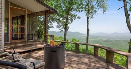 Sunrise Mountain Retreat-Summer Vacation with Hot Tub