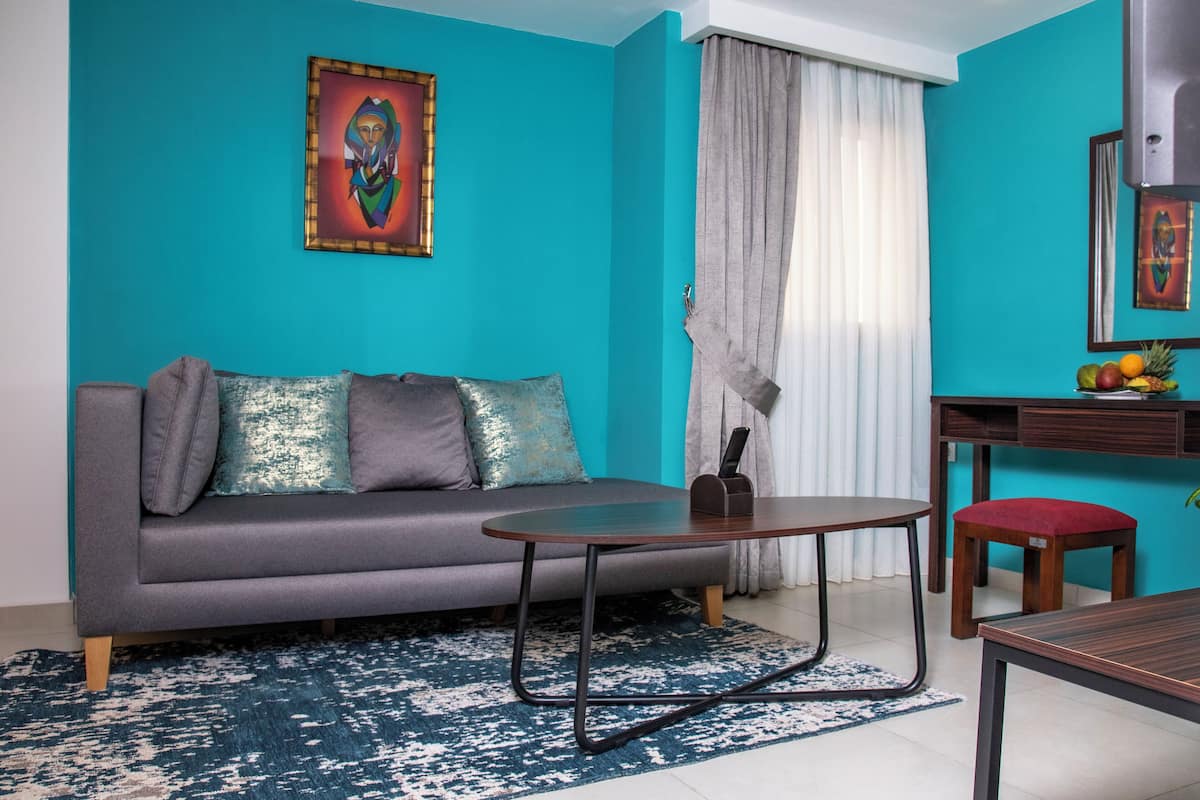 Junior Studio | Living area | 50-cm flat-screen TV with digital channels