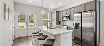 College & Mimosa House in Downtown Auburn, less than 1 mile to Toomer's