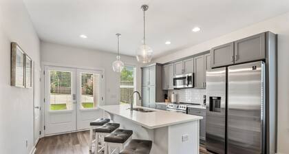 College & Mimosa House in Downtown Auburn, less than 1 mile to Toomer's