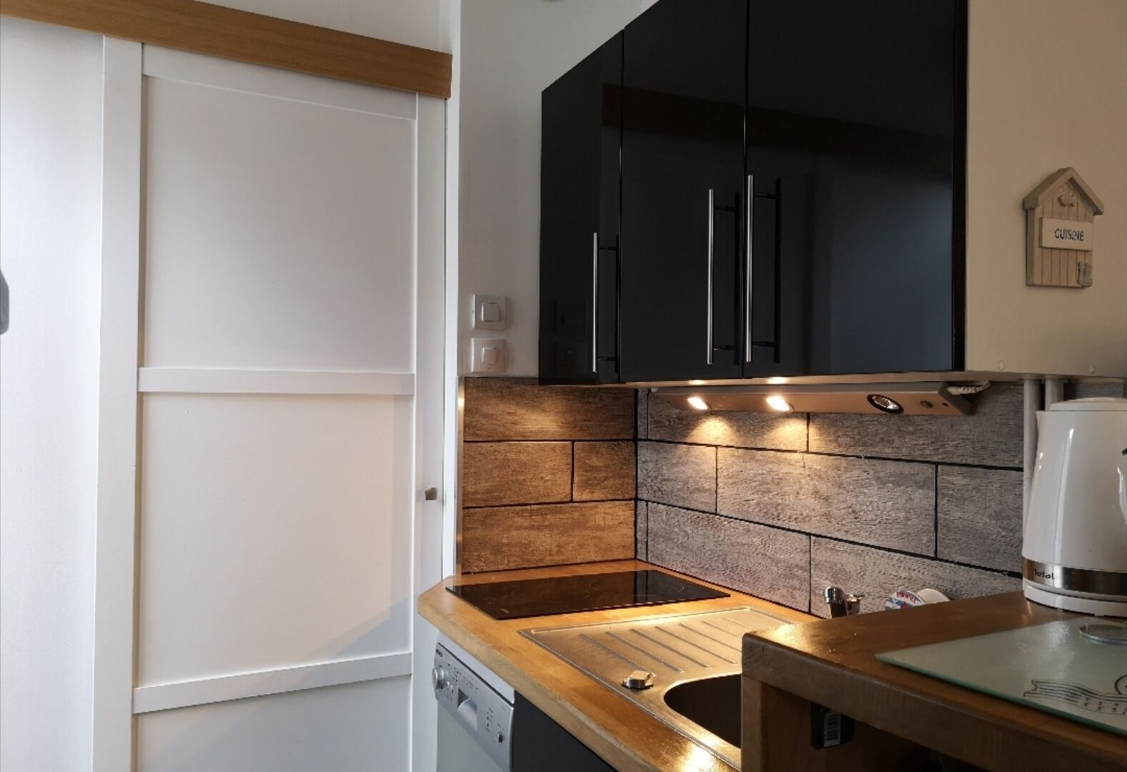 Kühlschrank, Mikrowelle, Geschirrspüler