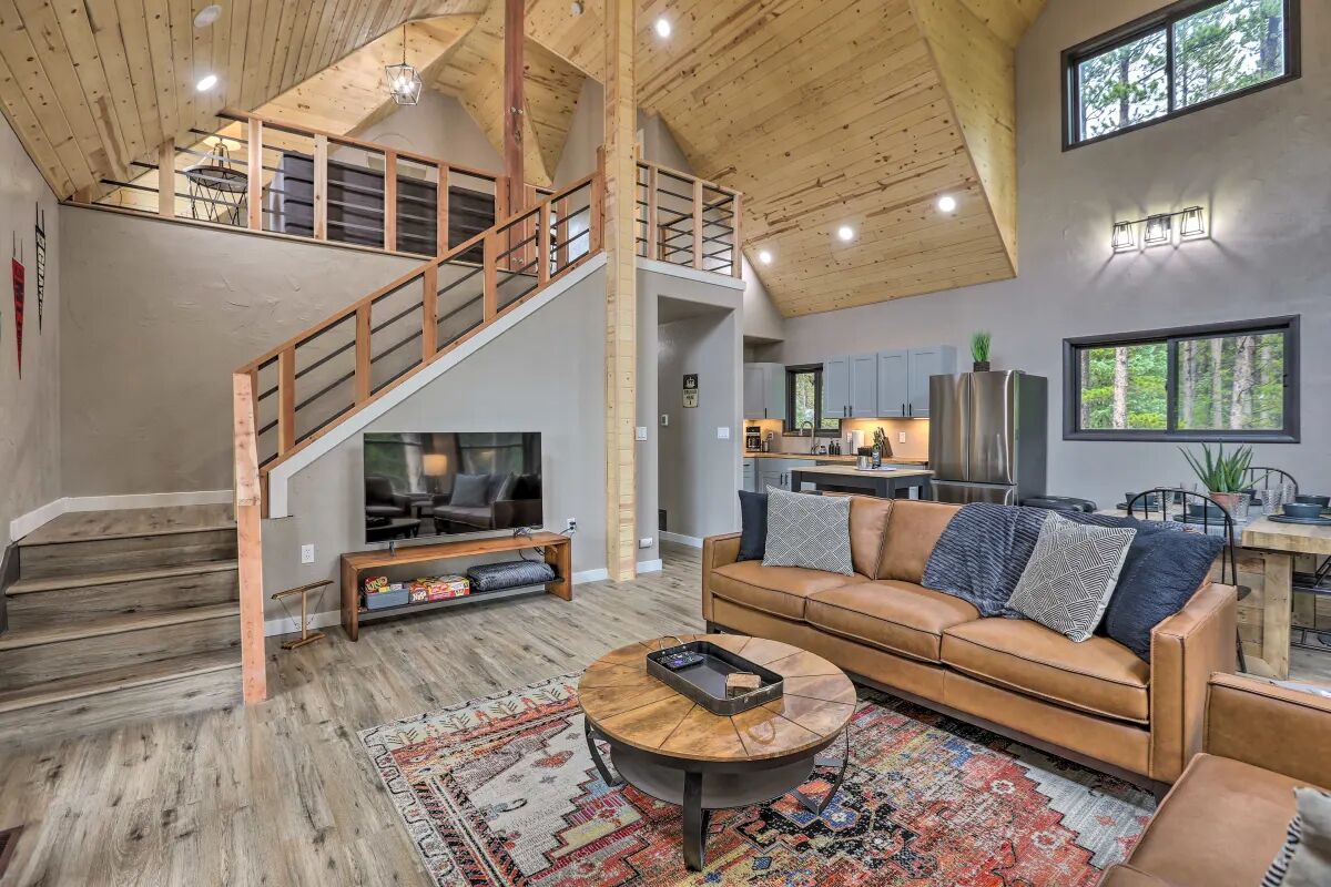 3 Peaks Cabin -Newly Updated! St. Mary's Cabin with Mountain Views, Lake Access!